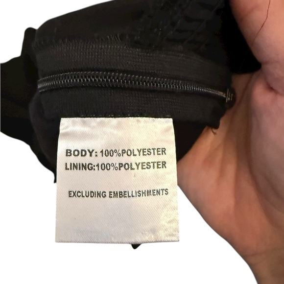 Hello Molly Black Puff Sleeve Crop Top Size 6 in excellent like-new condition - Picture 4 of 5